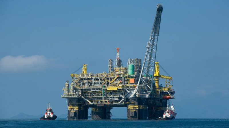 https://archive.wbhm.org/wp-content/uploads/2010/04/Oil_platform-800x450.jpg