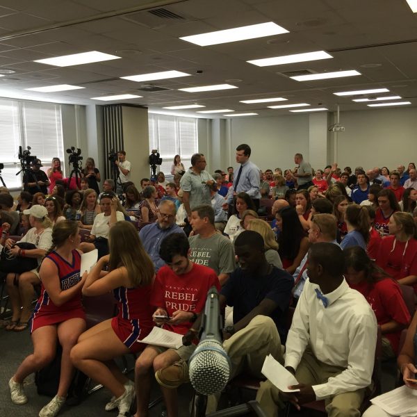 https://archive.wbhm.org/wp-content/uploads/2015/07/VestaviaMascotCrowd-IMG_5054-600x600.jpg