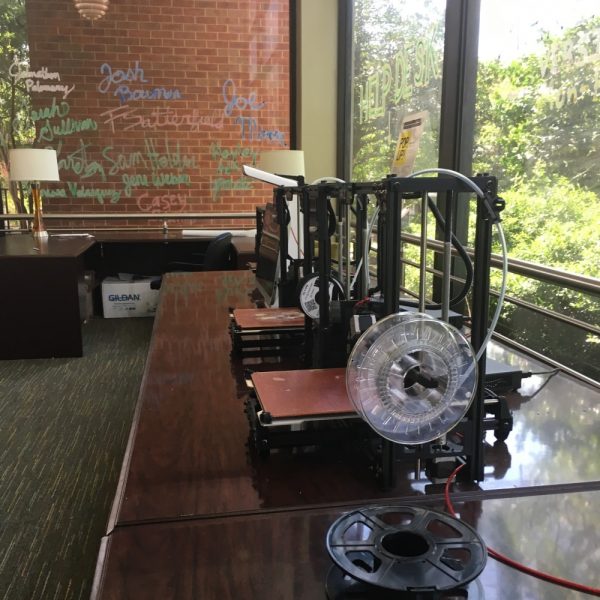 https://archive.wbhm.org/wp-content/uploads/2016/06/UAB-MakerSpace-interior-600x600.jpg