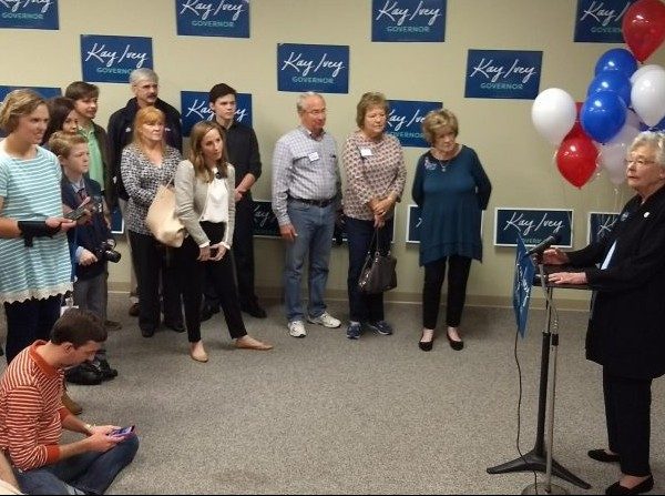 https://archive.wbhm.org/wp-content/uploads/2018/10/Ivey-speaks-to-volunteers-edited-768x455-e1540317557142-600x447.jpg