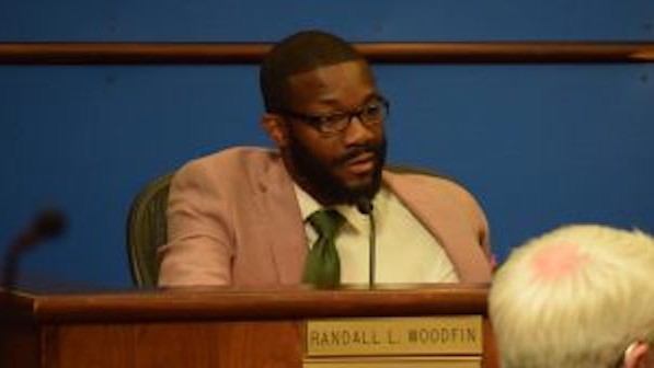 https://archive.wbhm.org/wp-content/uploads/2018/11/Birmingham-Mayor-Randall-Woodfin-300x2001-e1541610235461.jpg