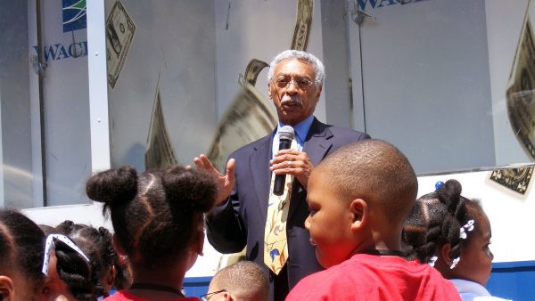 https://archive.wbhm.org/wp-content/uploads/2018/12/Larry_Langford_speaks_to_the_children-600x338.jpg