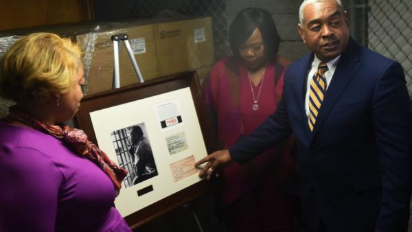 https://archive.wbhm.org/wp-content/uploads/2020/01/With-commissioners-Lashunda-Scales-and-Sheila-Tyson-Sheriff-Mark-Pettway-tells-media-about-jail-space-min-1024x663-600x338.jpg