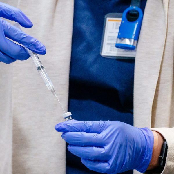 https://archive.wbhm.org/wp-content/uploads/2020/12/UAB_COVID_vaccine-9-scaled-e1608588097882-600x600.jpg