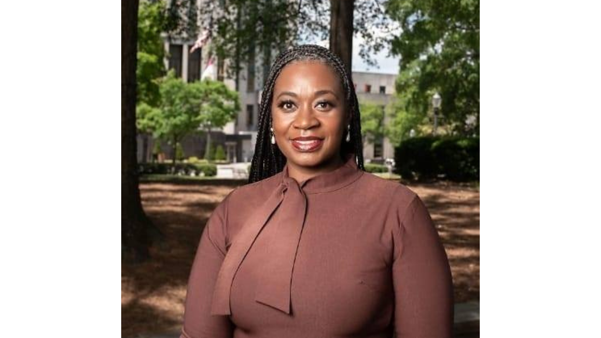 Headshot of Erica Star Robbins