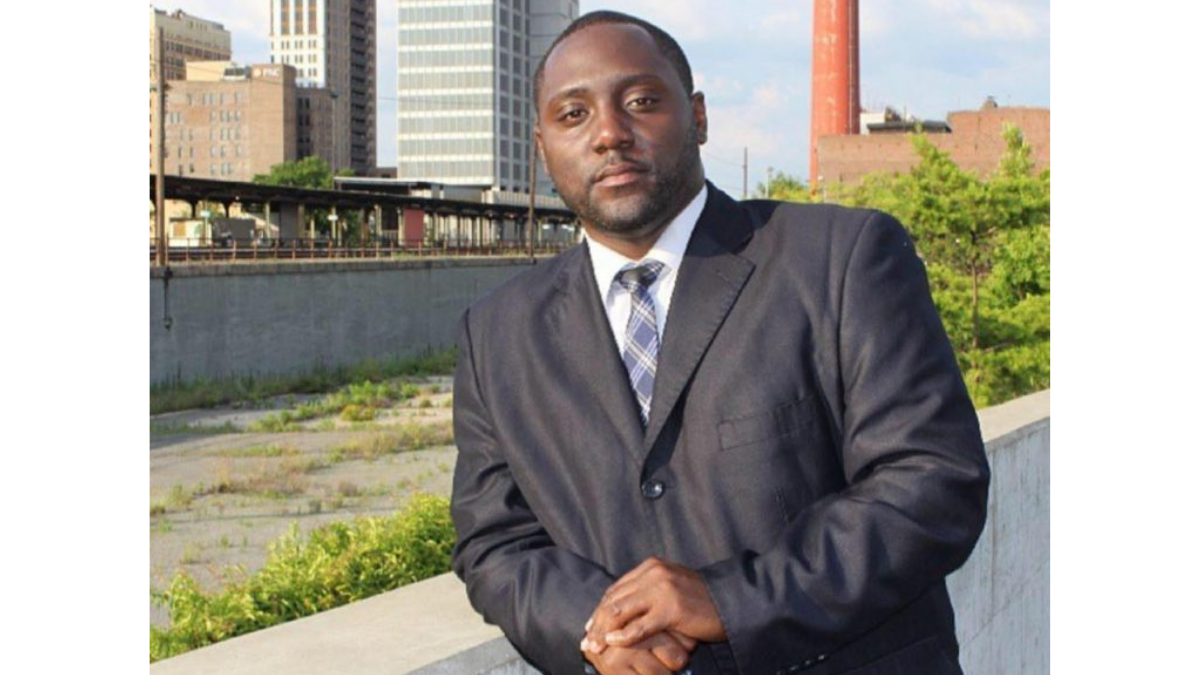 Headshot of Eric Hall