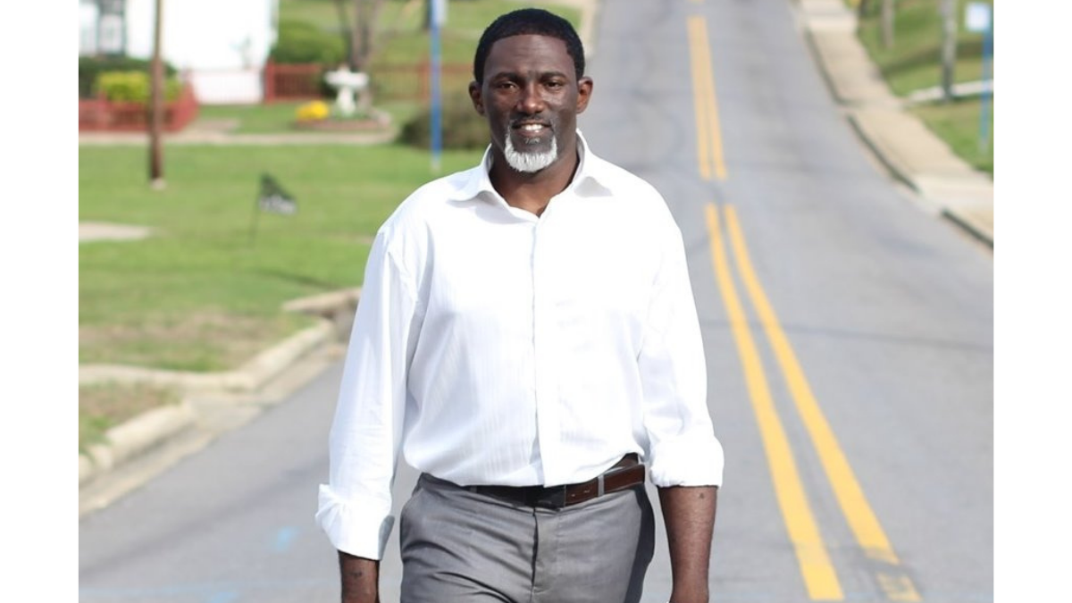 Headshot of Le’Darius Hilliard