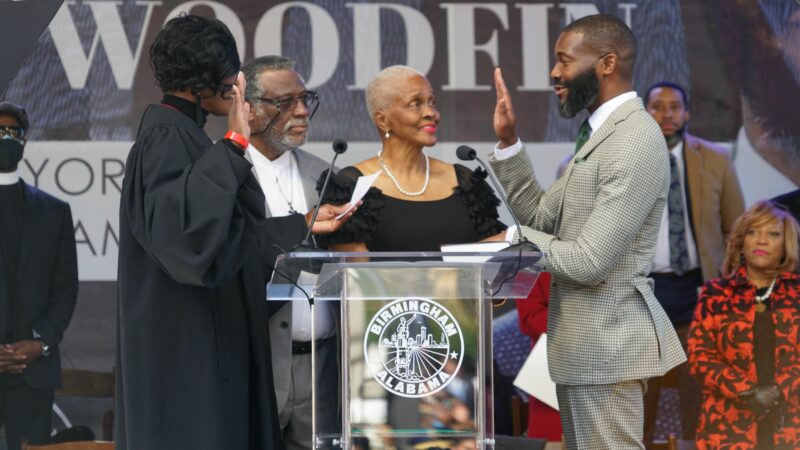 https://archive.wbhm.org/wp-content/uploads/2021/11/woodfin_sworn_in-e1637709912520-800x450.jpeg