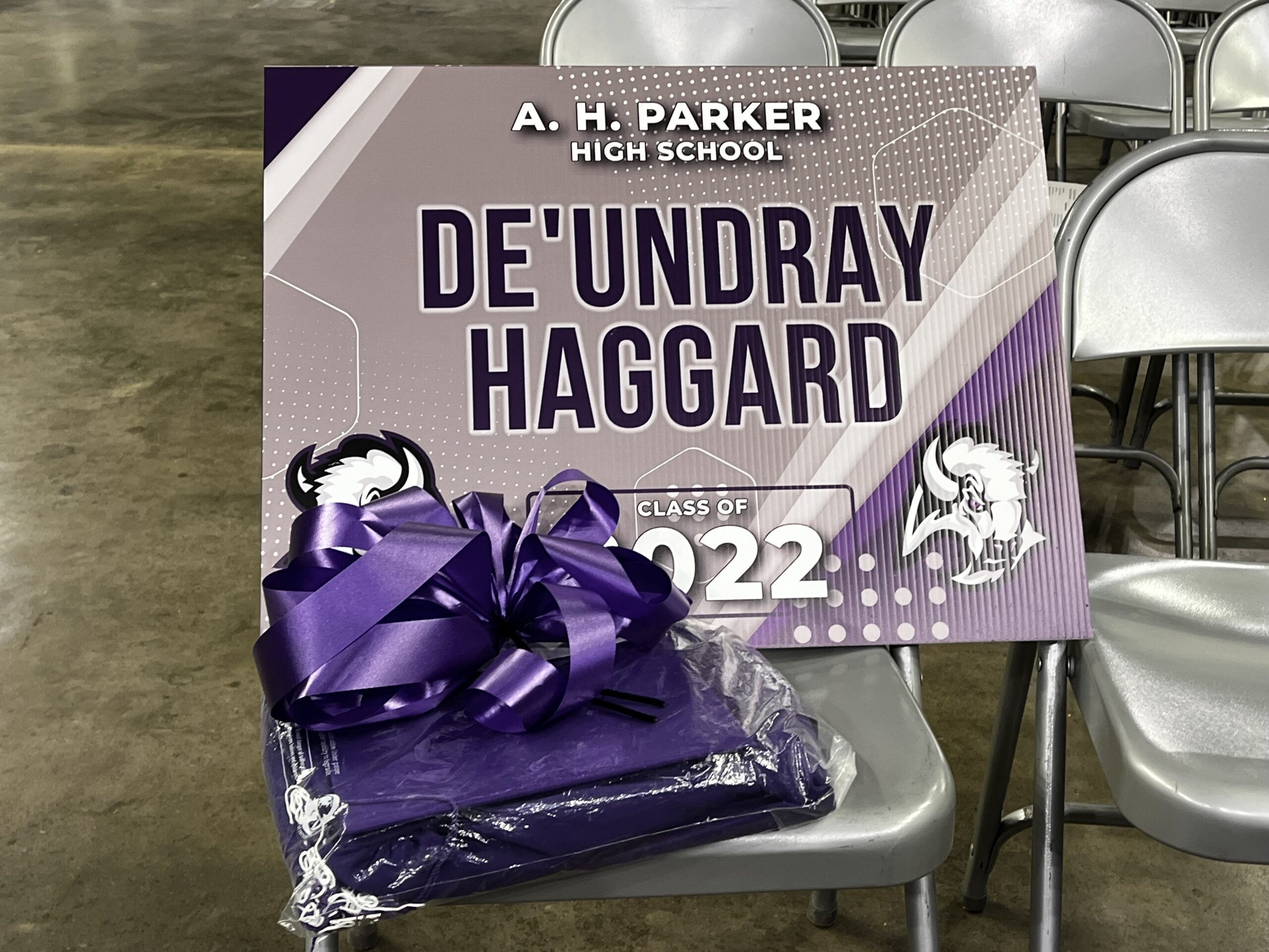 De'Undray Haggard's empty graduation chair.